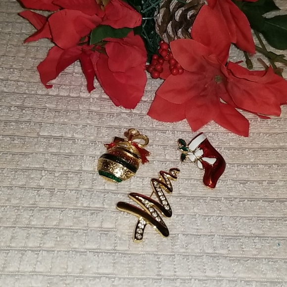 CHRISTMAS PINS - Picture 4 of 4